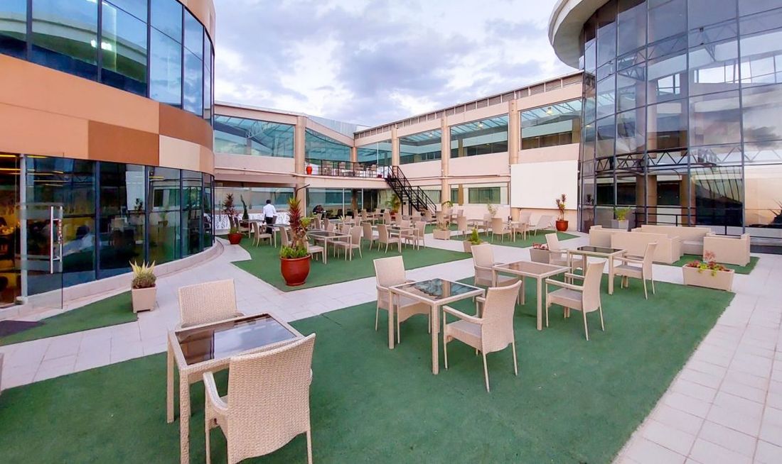 PrideInn Plaza Hotel & Conference Center Exterior