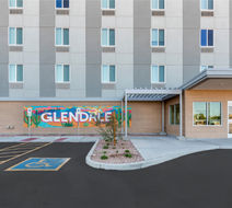 Everhome Suites Glendale Exterior