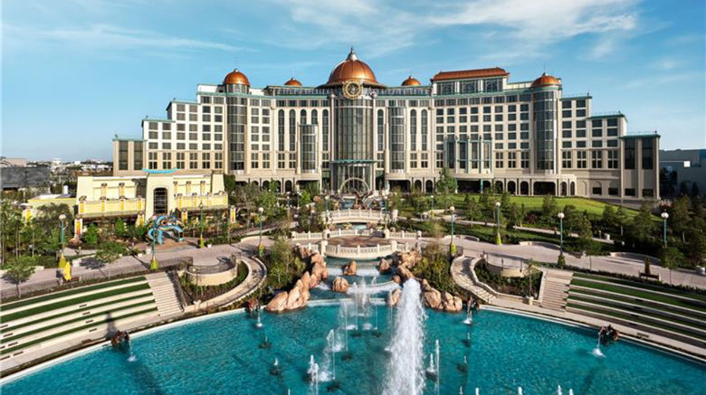 Universal Helios Grand Hotel, Loews Exterior