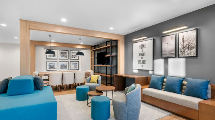 Everhome Suites Cheyenne Lobby