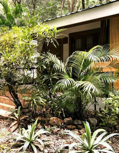 Makanas Beach Bungalows