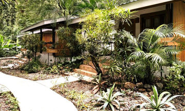 Makanas Beach Bungalows