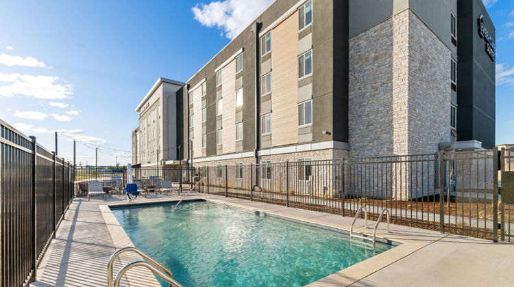 EverHome Suites Waco Pool