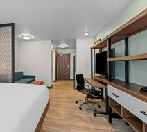 EverHome Suites Waco Room