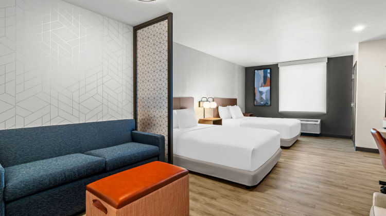 Everhome Suites Temecula Room