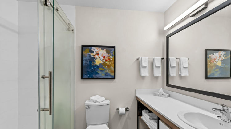 Everhome Suites Temecula Room
