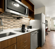 Everhome Suites Portsmouth - Newington Room