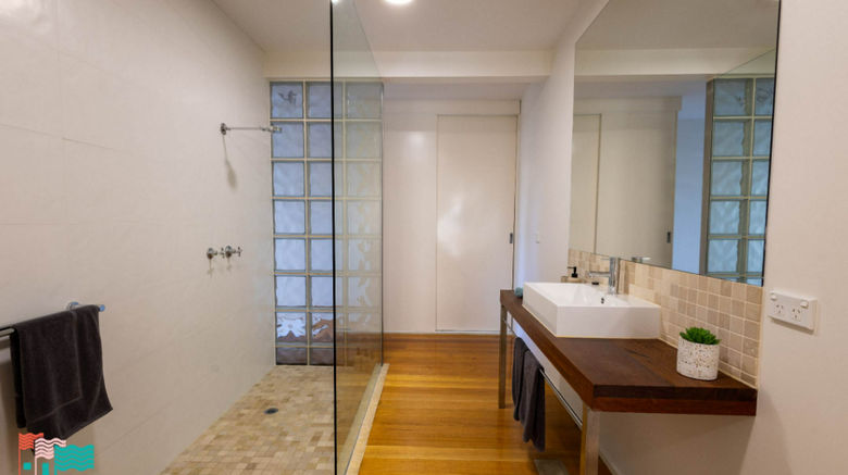 <b>Botanic Beach Room</b>