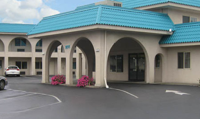 Timberland Inn & Suites Exterior