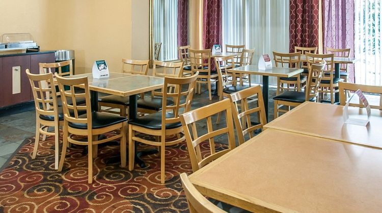 Red Lion Inn & Suites Kansas City Restaurant