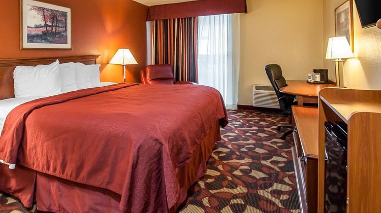 Red Lion Inn & Suites Kansas City Room