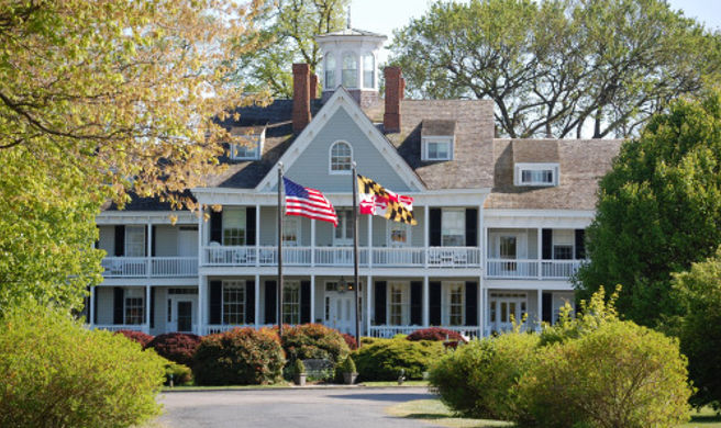 Historic Kent Manor Inn Exterior
