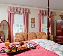 Historic Kent Manor Inn Suite