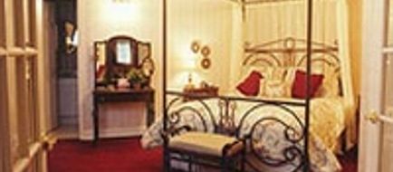 Red Coach Inn Room