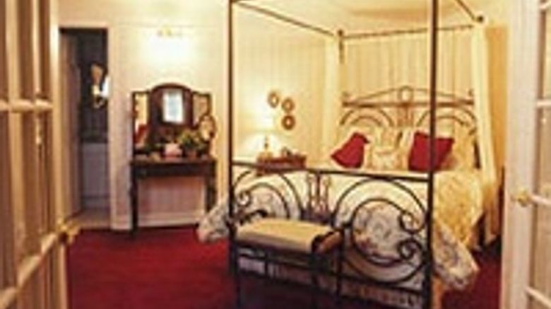<b>Red Coach Inn Room</b>