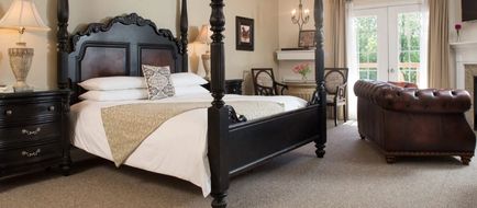 The French Manor Room