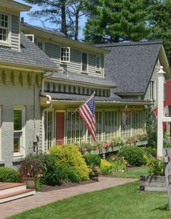 Brass Lantern Inn B&B