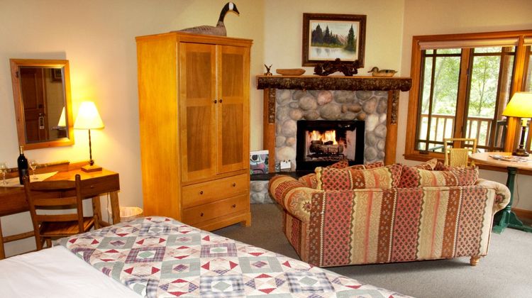 Weasku Inn Room