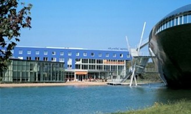 ATLANTIC Hotel Universum Exterior