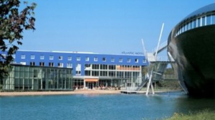 ATLANTIC Hotel Universum Exterior