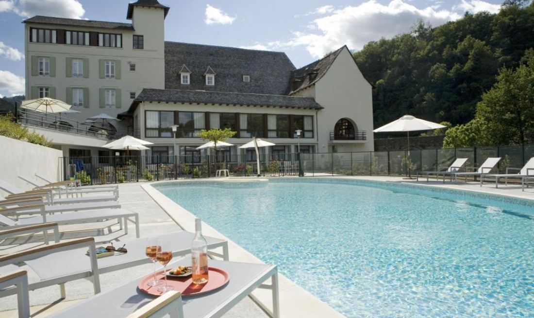 Hotel La Riviere Exterior