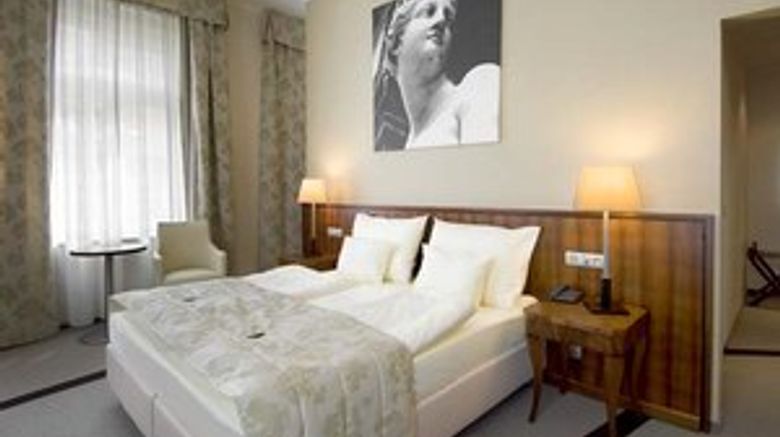 <b>Hotel Sovereign Room</b>