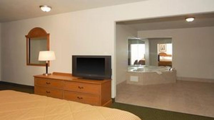 Quality Inn & Suites Franklin Suite