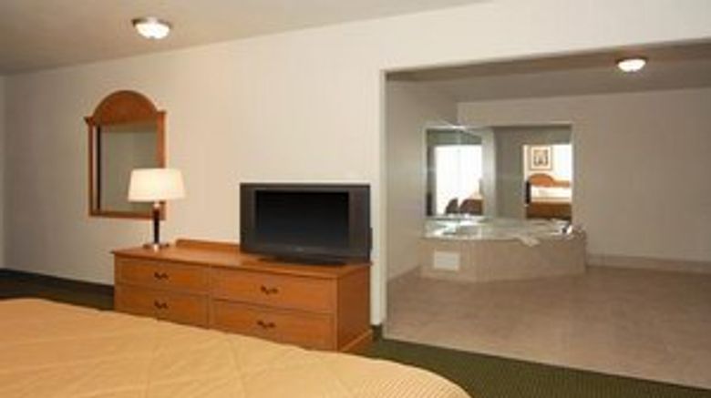 <b>Quality Inn & Suites Franklin Suite</b>