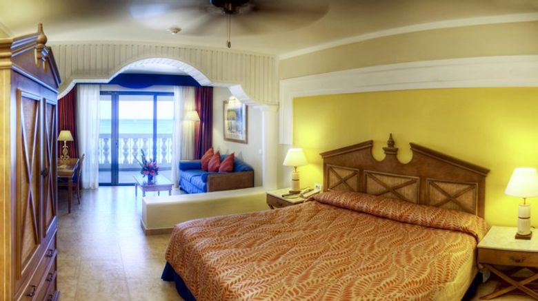<b>Iberostar Waves Rose Hall Beach Room</b> <b>Iberostar Waves Rose Hall Beach Room</b>