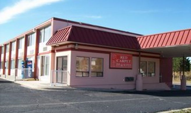 Red Carpet Inn & Suites Exterior