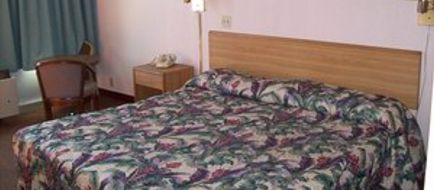 Red Carpet Inn & Suites Room