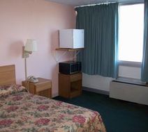 Red Carpet Inn & Suites Room