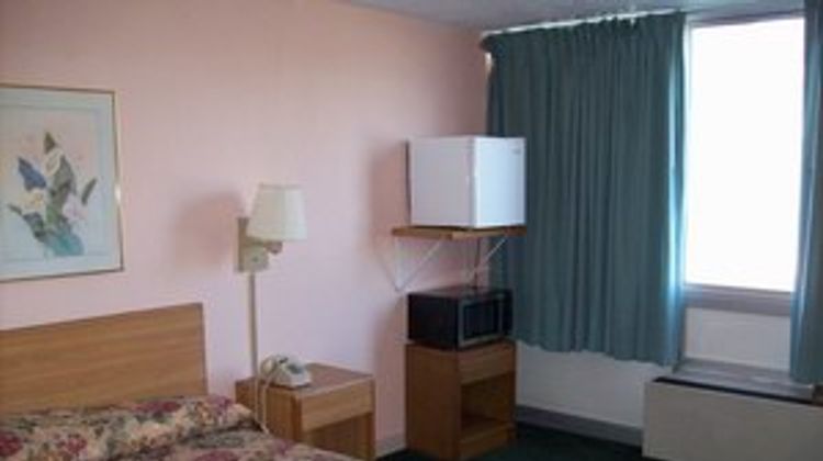 Red Carpet Inn & Suites Room