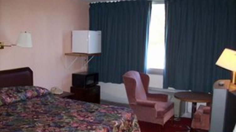 Red Carpet Inn & Suites Suite