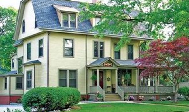 DeBary Inn Exterior