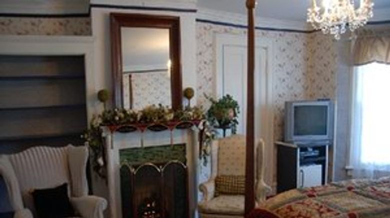 <b>DeBary Inn Room</b>