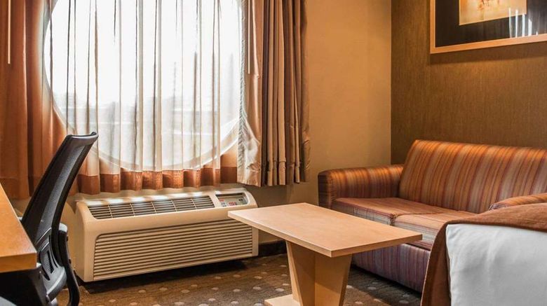 <b>Comfort Suites Room</b>. Images powered by <a href="https://iceportal.shijigroup.com/" title="IcePortal" target="_blank">IcePortal</a>.