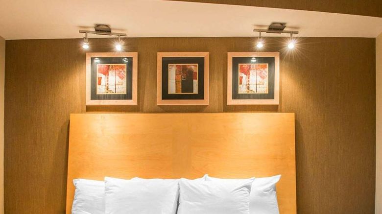 <b>Comfort Suites Room</b>. Images powered by <a href="https://iceportal.shijigroup.com/" title="IcePortal" target="_blank">IcePortal</a>.