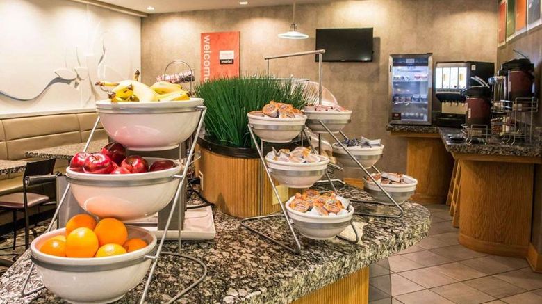 <b>Comfort Suites Restaurant</b>. Images powered by <a href="https://iceportal.shijigroup.com/" title="IcePortal" target="_blank">IcePortal</a>.