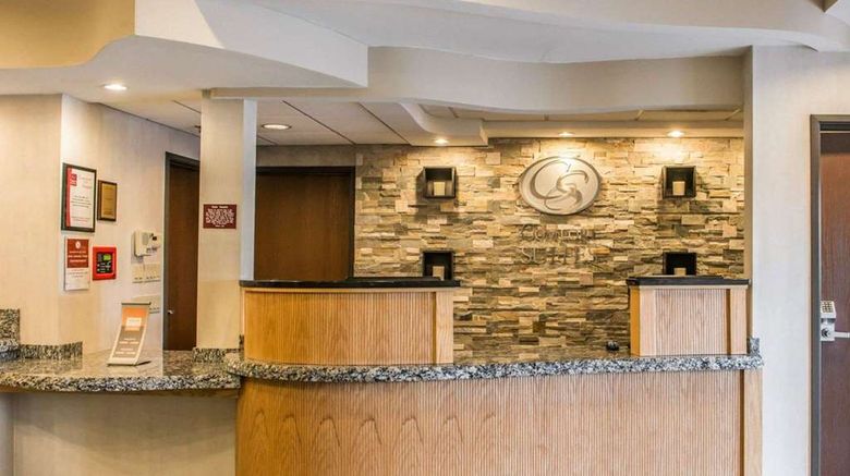 <b>Comfort Suites Lobby</b>. Images powered by <a href="https://iceportal.shijigroup.com/" title="IcePortal" target="_blank">IcePortal</a>.