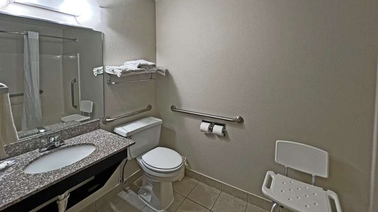 <b>Quality Inn Room</b>. Images powered by <a href="https://iceportal.shijigroup.com/" title="IcePortal" target="_blank">IcePortal</a>.