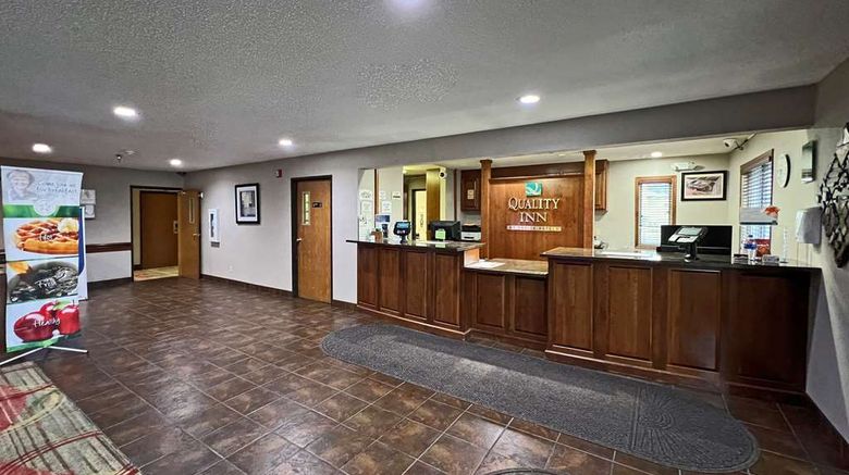 <b>Quality Inn Lobby</b>. Images powered by <a href="https://iceportal.shijigroup.com/" title="IcePortal" target="_blank">IcePortal</a>.