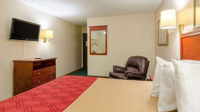 <b>Rodeway Inn Mitchell Room</b>. Images powered by <a href="https://iceportal.shijigroup.com/" title="IcePortal" target="_blank">IcePortal</a>.