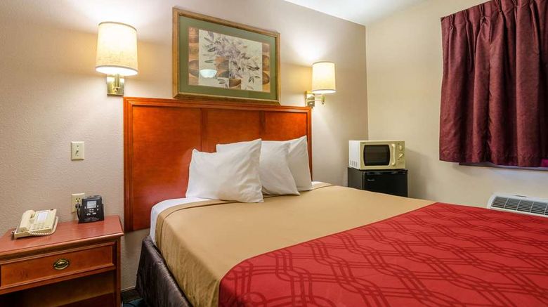 <b>Rodeway Inn Mitchell Room</b>. Images powered by <a href="https://iceportal.shijigroup.com/" title="IcePortal" target="_blank">IcePortal</a>.