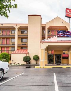 Econo Lodge Inn & Suites