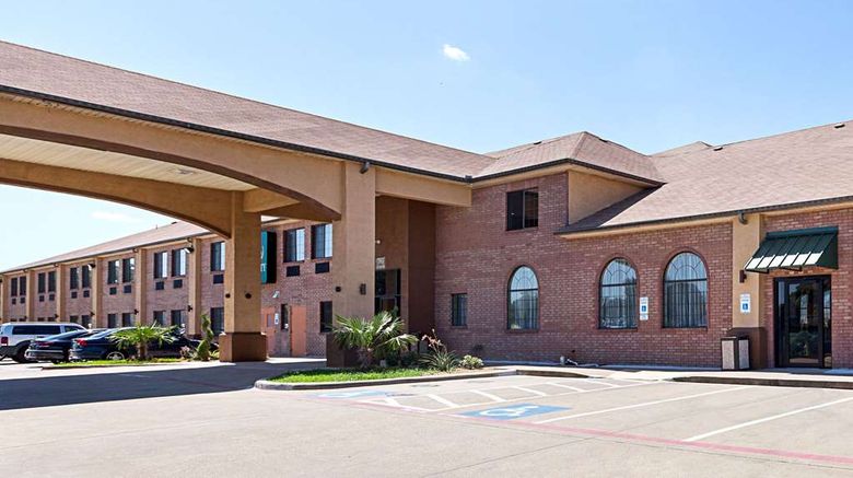 <b>Quality Inn Exterior</b>. Images powered by <a href="https://iceportal.shijigroup.com/" title="IcePortal" target="_blank">IcePortal</a>.