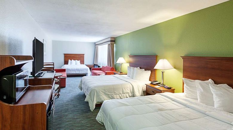 <b>Quality Inn Room</b>. Images powered by <a href="https://iceportal.shijigroup.com/" title="IcePortal" target="_blank">IcePortal</a>.