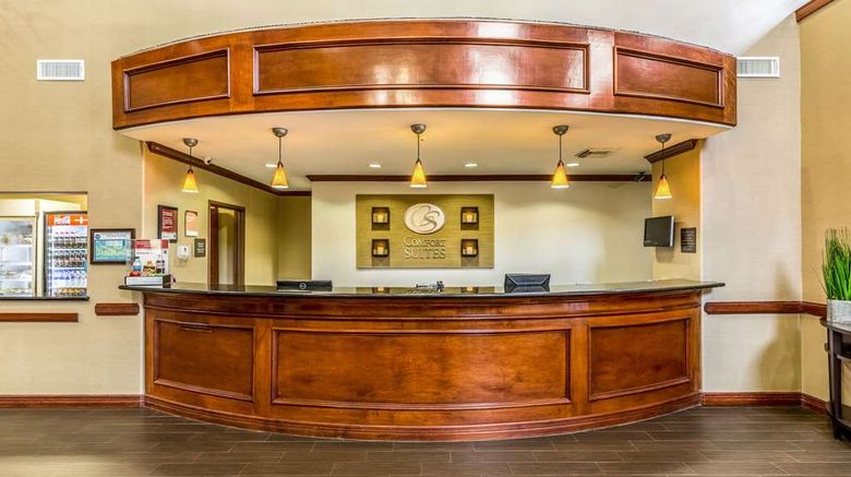 <b>Comfort Suites Lobby</b>. Images powered by <a href="https://iceportal.shijigroup.com/" title="IcePortal" target="_blank">IcePortal</a>.