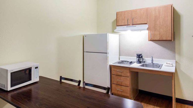 <b>Suburban Studios Lewisville Room</b>. Images powered by <a href="https://iceportal.shijigroup.com/" title="IcePortal" target="_blank">IcePortal</a>.