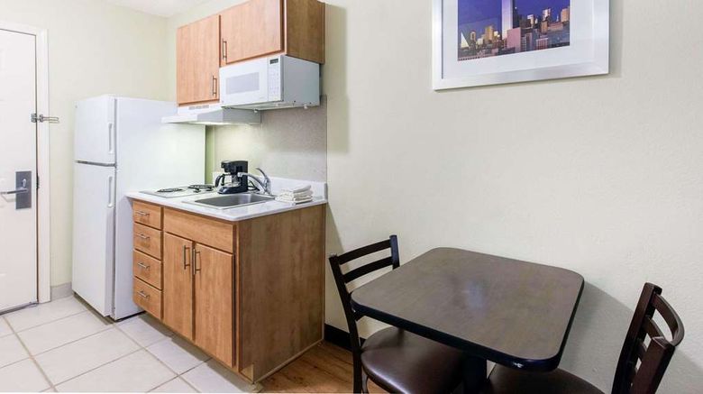 <b>Suburban Studios Lewisville Room</b>. Images powered by <a href="https://iceportal.shijigroup.com/" title="IcePortal" target="_blank">IcePortal</a>.